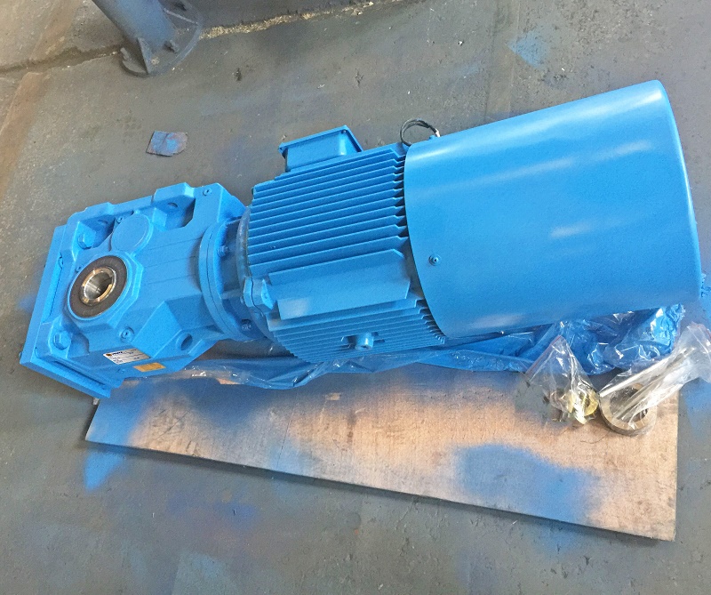 帶動(dòng)46.5T減速機(jī).jpg